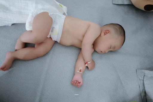 桂林宝宝积食发烧怎么处理